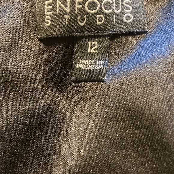 Black sleeveless dress w/ side ruching - Picture 5 of 5